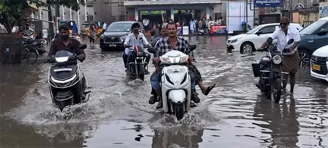 భీమవరంలో భారీ వర్షం