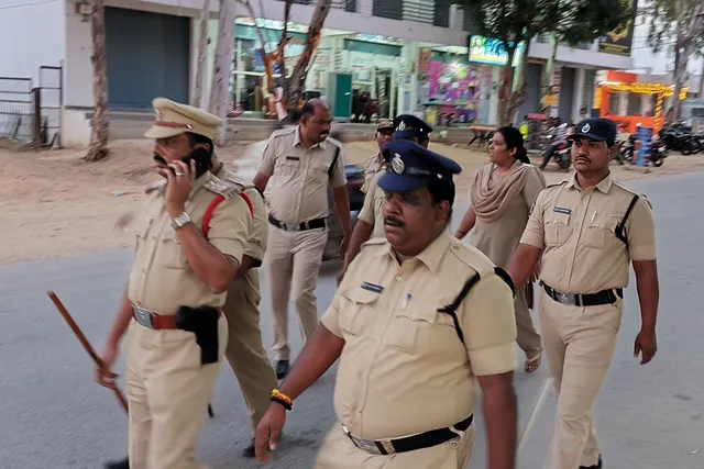 పోలీస్ కవాతు నిర్వహించిన సీఐ రాఘవన్