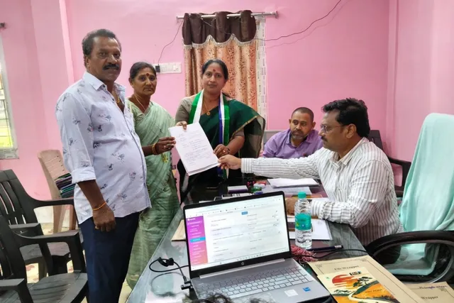 పెదమానాపురం వైసిపి ఎంపీటీసీ అభ్యర్థిగా నామినేషన్ వేసిన రాజేశ్వరి