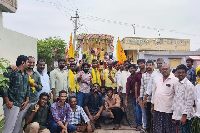 స్వర్ణపాలెం గ్రామంలో ఘనంగా వినాయక చవితి వేడుకలు స్వర్ణపాలెం గ్రామంలో ఘనంగా వినాయక చవితి వేడుకలు