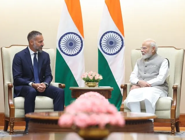 ప్రధాని మోదీతో ప్రిన్స్ రహీమ్ ఆగా ఖాన్-V భేటీ ప్రధాని మోదీతో ప్రిన్స్ రహీమ్ ఆగా ఖాన్-V భేటీ