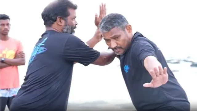 கோவளம் கடலில் சர்பிங் செய்து விளையாடிய அமைச்சர் வன்னியரசு