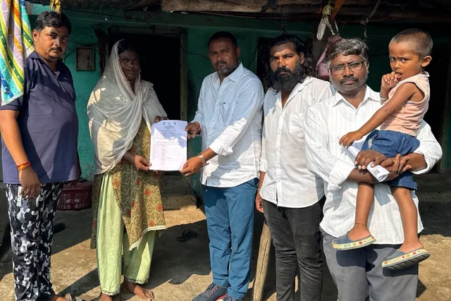 ఇందిరమ్మ ఇళ్ల లబ్ధిదారులకు ప్రొసీడింగ్ లెటర్స్ పంపిణి