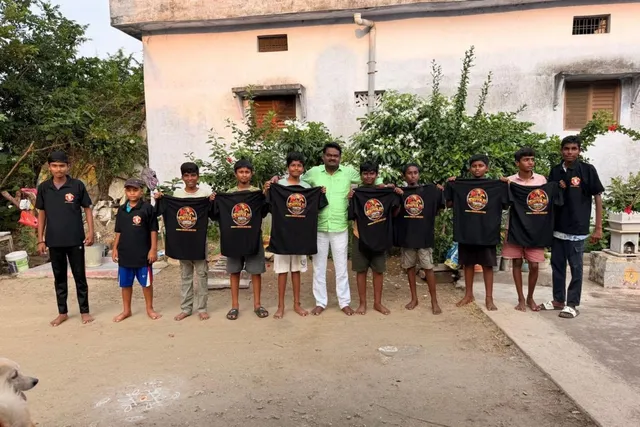 చిట్టాపూరులో వినాయక చవితి సందర్బంగా టీ - షర్ట్ ల పంపిణి