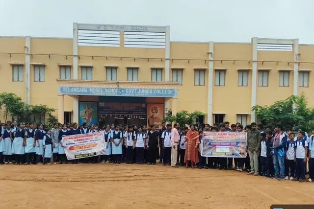 వృత్తి విద్యపై అవగాహన: విద్యార్థులకు పారిశ్రామిక సందర్శన
