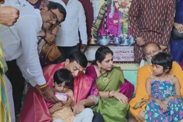 ధర్మపురి శ్రీలక్ష్మినరసింహస్వామిని దర్శించుకున్న దిల్ రాజు ధర్మపురి శ్రీలక్ష్మినరసింహస్వామిని దర్శించుకున్న దిల్ రాజు