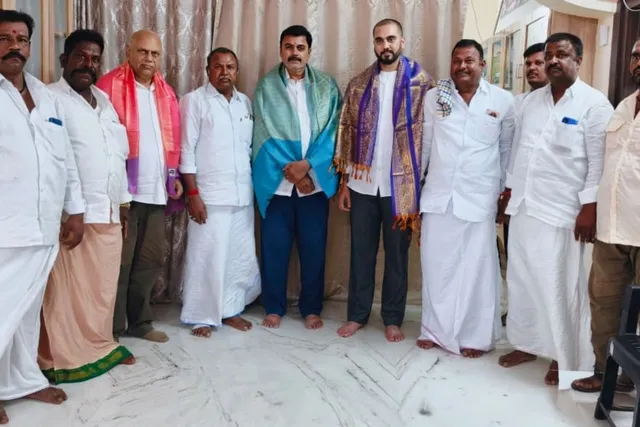 బుట్టా శివ నీలకంఠ, ప్రతుల్ను కలిసిన గుడికల్ నేతలు బుట్టా శివ నీలకంఠ, ప్రతుల్ను కలిసిన గుడికల్ నేతలు