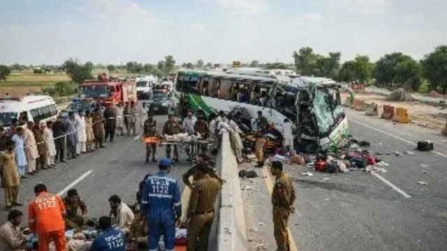 பாகிஸ்தானில் பேருந்து விபத்து: 11 பேர் பலி