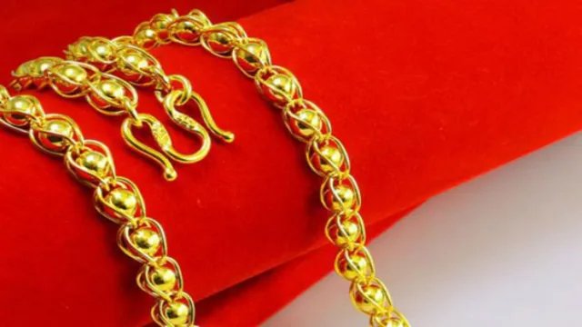 சாலையில் நடந்து சென்ற மூதாட்டியிடம் 2 பவுன் செயின் பறிப்பு