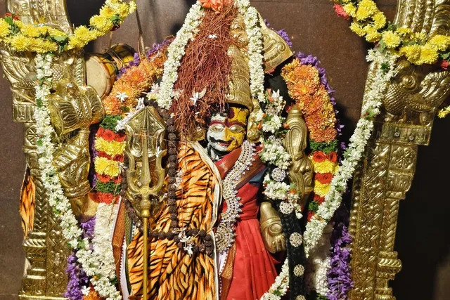 పుంగనూరులో అర్ధనారీశ్వరిగా దర్శనమిచ్చిన అన్నపూర్ణాదేవి