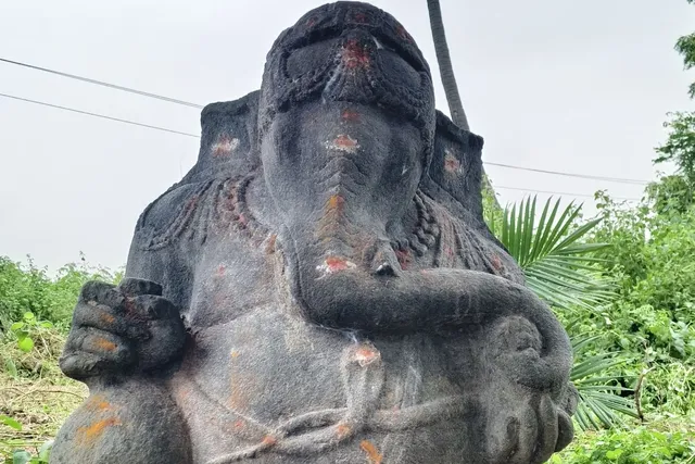 చెత్తలో గణనాథుడు: భక్తుల ఆవేదన, అధికారులకు విజ్ఞప్తి