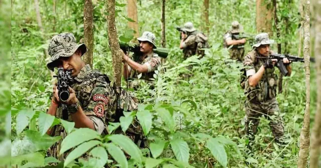 పోలీసుల ఎదుట లొంగిపోయిన ఇద్దరు మావోయిస్టులు