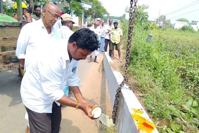 తిమ్మాపురంలో దశాబ్దాల నాటి కల సాకారం: విద్యుత్ వెలుగులు ఏర్పాటు తిమ్మాపురంలో దశాబ్దాల నాటి కల సాకారం: విద్యుత్ వెలుగులు ఏర్పాటు