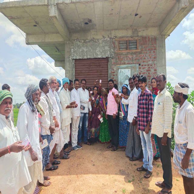 నూతన పెన్షన్ కార్డులు పంపిణీ