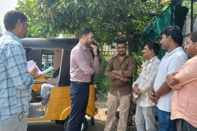 బ్రిడ్జ్ పాయింట్ ఆటోస్టాండ్‌ను సందర్శించిన సబ్ కలెక్టర్