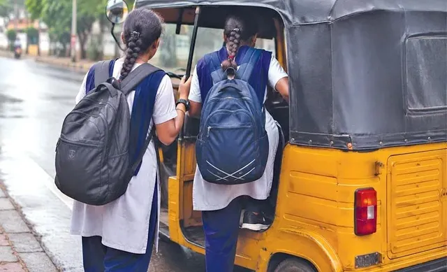 స్కూల్‌ నుంచి పారిపోయి.. ఇద్దరు గిరిజన బాలికల ఆత్మహత్యాయత్నం