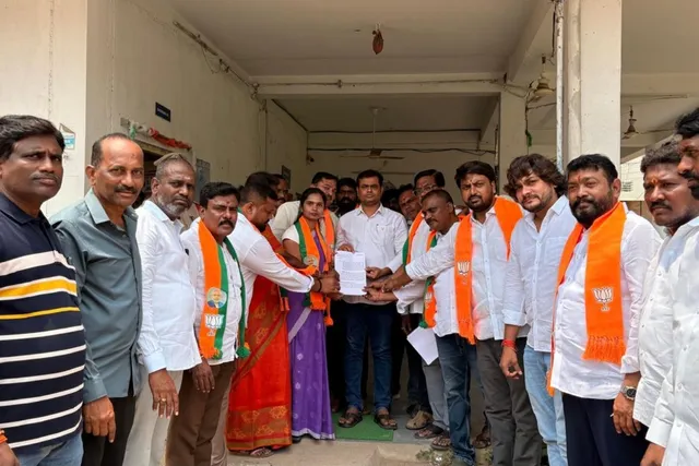 తాసిల్దార్ కు వినతిపత్రం ఇచ్చిన బిజెపి నాయకులు