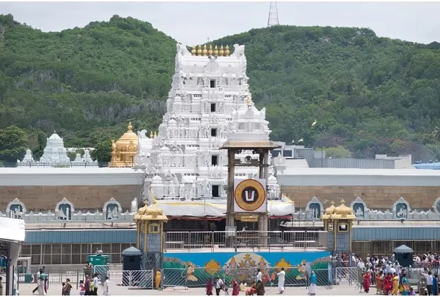 శ్రీవారి సర్వదర్శనానికి 15 గంటల సమయం
