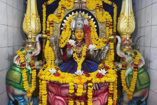 శ్రీ మహాలక్ష్మి అమ్మవారిగా చిన్నమైనవానిలంక కనకదుర్గమ్మవారు