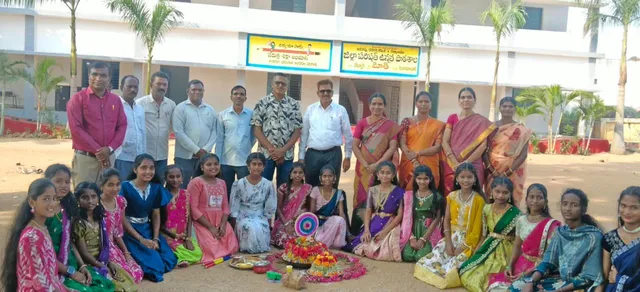 మోతే  పాఠశాలలో ఘనంగా బతుకమ్మ వేడుకలు