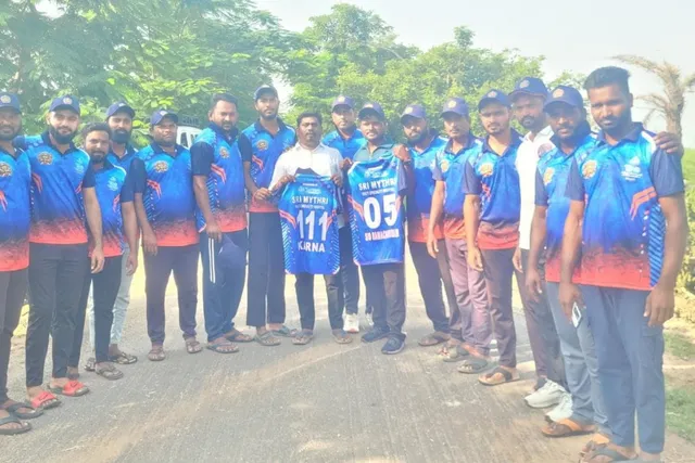 మైత్రి హాస్పిటల్ RR టీమ్ ప్లేయర్లకు జెర్సీలు అందజేత