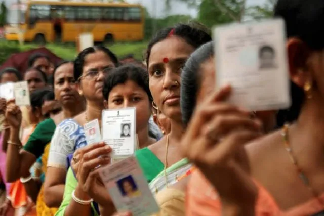 தமிழக இடைத்தேர்தல் - பள்ளிகளுக்கு விடுமுறை