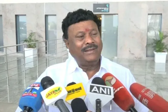 அதிமுக மூத்த தலைவர் திண்டுக்கல் சீனிவாசன்: பன்முக அரசியல் பயணம்
