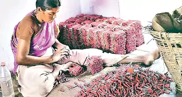 భారీగా పెరగనున్న బాణసంచా ధరలు