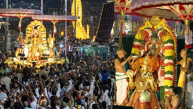 திருப்பதி, திருமலையில் பவுர்ணமி கருடசேவை: திரளான பக்தர்கள் தரிசனம்