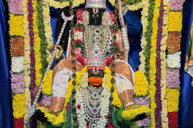 హనుమంతుని వాహనంపై వేములదీవి శ్రీవారు