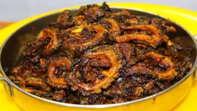 வெல்லம் சேர்க்காமல் கசப்பில்லாத பாவக்காய் வறுவல் செய்வது எப்படி?