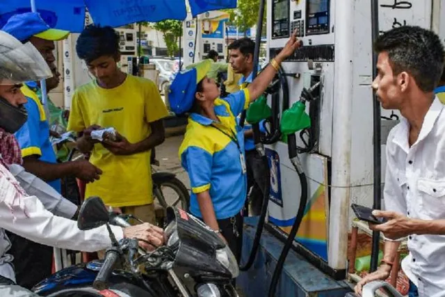 பெட்ரோல் பங்க்களில் யுபிஐ சேவை நிறுத்தம்? ஒன்றிய அரசுக்கு எச்சரிக்கை!
