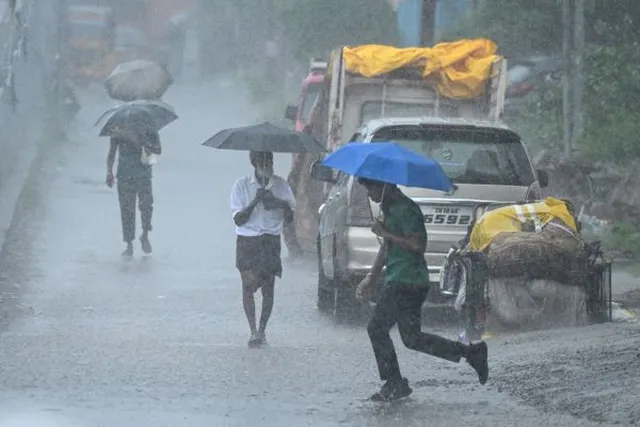 33 மாவட்டங்களில் இரவு 10 மணி வரை மழைக்கு வாய்ப்பு!