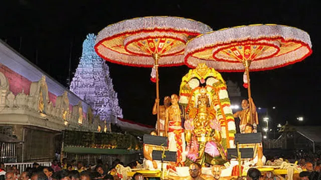 திருப்பதி ஏழுமலையான் கோயிலில் இன்று பௌர்ணமி கருட சேவை திருப்பதி ஏழுமலையான் கோயிலில் இன்று பௌர்ணமி கருட சேவை