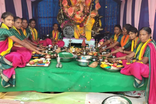 ఐతుపల్లిలో గణపతి మండపంలో ఘనంగా కుంకుమ పూజలు