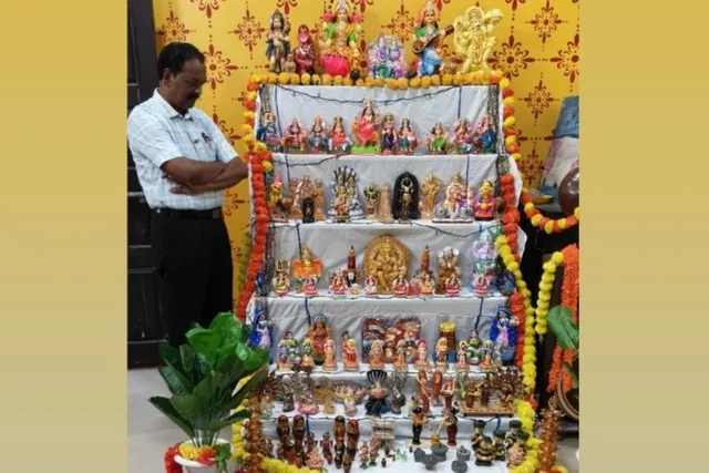 ఎవరెస్ట్ హైట్స్ అపార్ట్‌మెంట్‌లో ఆకట్టుకున్న బొమ్మల కొలువు
