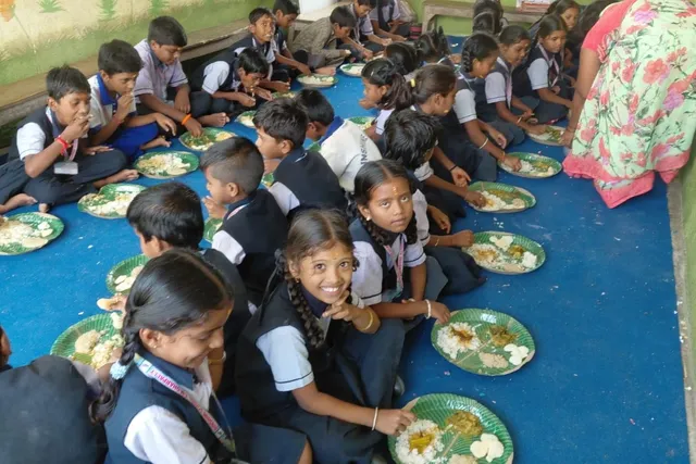 సన్‌షైన్ స్కూల్‌లో గణనాథుడికి ప్రత్యేక పూజలు