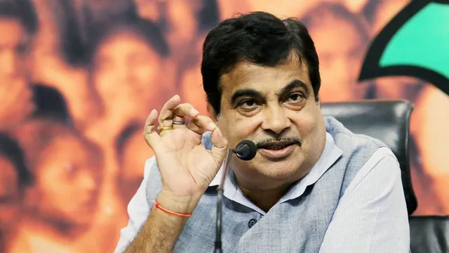 எத்தனாலில் இயங்கும் கார் அடுத்த மாதம் அறிமுகம்: மத்திய அமைச்சர் நிதின் கட்கரி