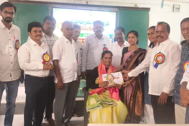 మండల ఉత్తమ ఉపాధ్యాయురాలుగా అవార్డుకు ఎంపికైన బి. వనిత