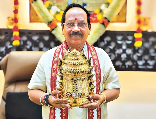 దుర్గమ్మకు రూ.76 లక్షలతో వజ్రాలు పొదిగిన స్వర్ణకిరీటం