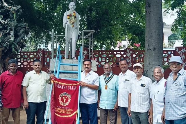 గాంధీ జయంతి: బోనకల్ రోడ్డులో శ్రీ వాసవి క్లబ్ ఘన నివాళి