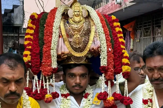 ప్రొద్దుటూరులో అంగరంగ వైభవంగా అమ్మవారి బిందె సేవలు ప్రొద్దుటూరులో అంగరంగ వైభవంగా అమ్మవారి బిందె సేవలు