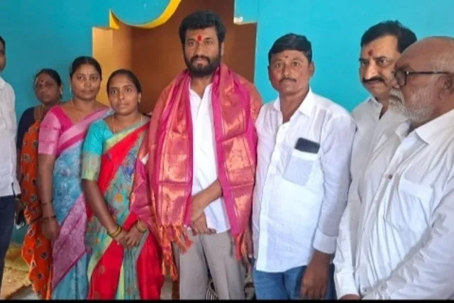 జర్జామ్ గ్రామంలో ఎమ్మెల్యే అనిల్ జాదవ్ పర్యటన జర్జామ్ గ్రామంలో ఎమ్మెల్యే అనిల్ జాదవ్ పర్యటన