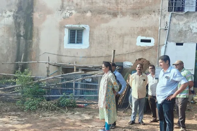 పట్టణ పారిశుధ్యంపై కమిషనర్ పరిశీలన