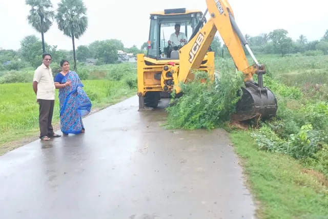 వైరాలో ముళ్లపొదల తొలగింపు