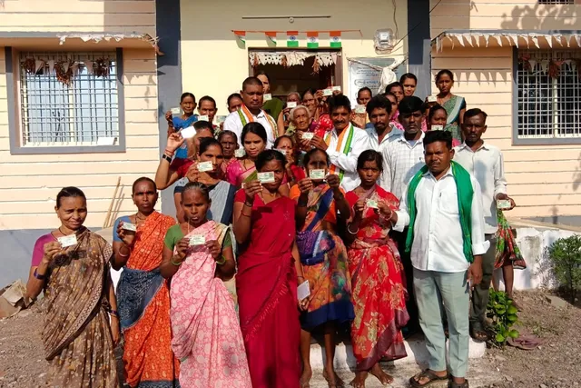 స్మార్ట్ రేషన్ కార్డులతో సంక్షేమ సేవలు