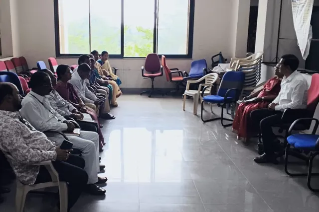 ఖమ్మంలో వైద్య సిబ్బందికి 'మీ ప్రమాణం యాప్ హాజరు తప్పనిసరి..  డాక్టర్ డి. రామారావు