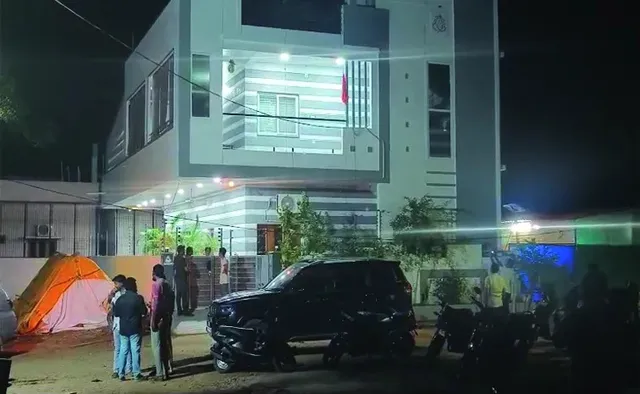 పులివెందులలో కాల్పుల కలకలం
