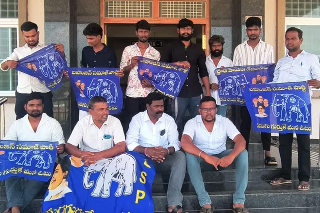 మధిర ఏరియా ఆసుపత్రి వద్ద బి ఎస్ పి పార్టీ ధర్నా