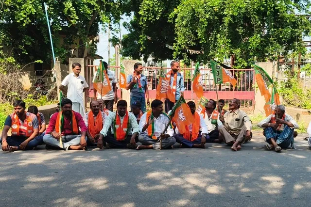 వ్యవసాయానికి 24 గంటల విద్యుత్: బీజేపీ నిరసన